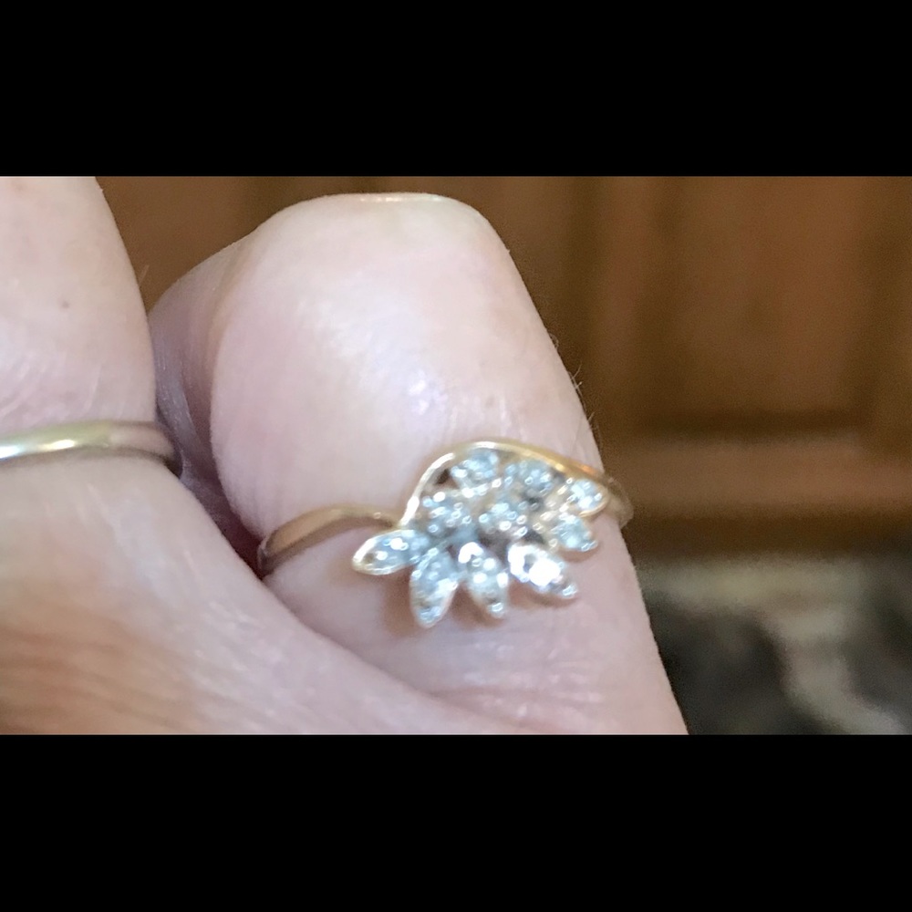 10ksolid gold diamond flair cluster